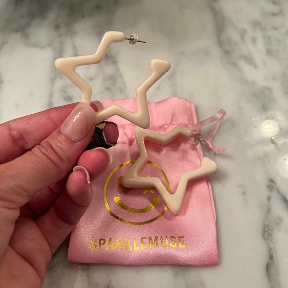 NIP SPARKLEMUSE CREAM STAR EARRINGS - Picture 5 of 8